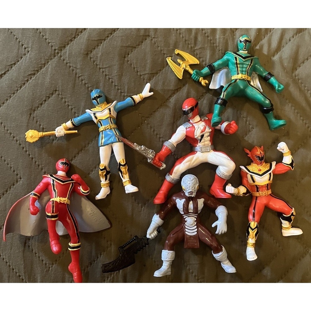 6 Piece bandai power ranger figures Lot - pre-owned